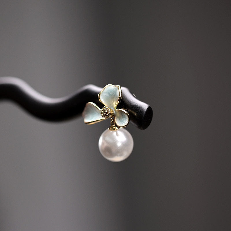 Poised Pearl Hair Stick
