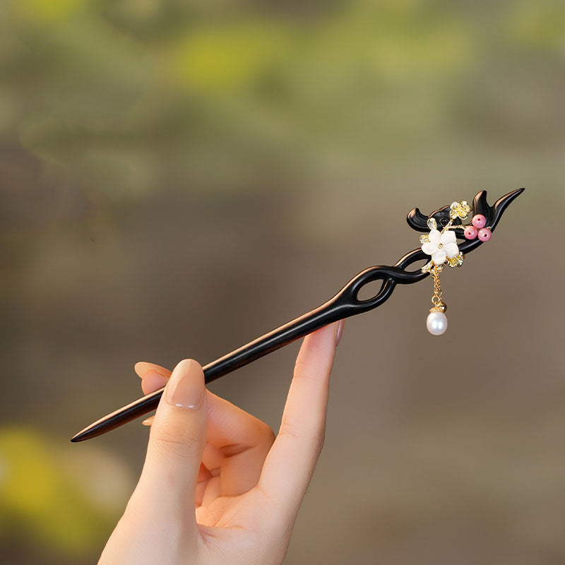 White Blossom Pearl Hair Stick