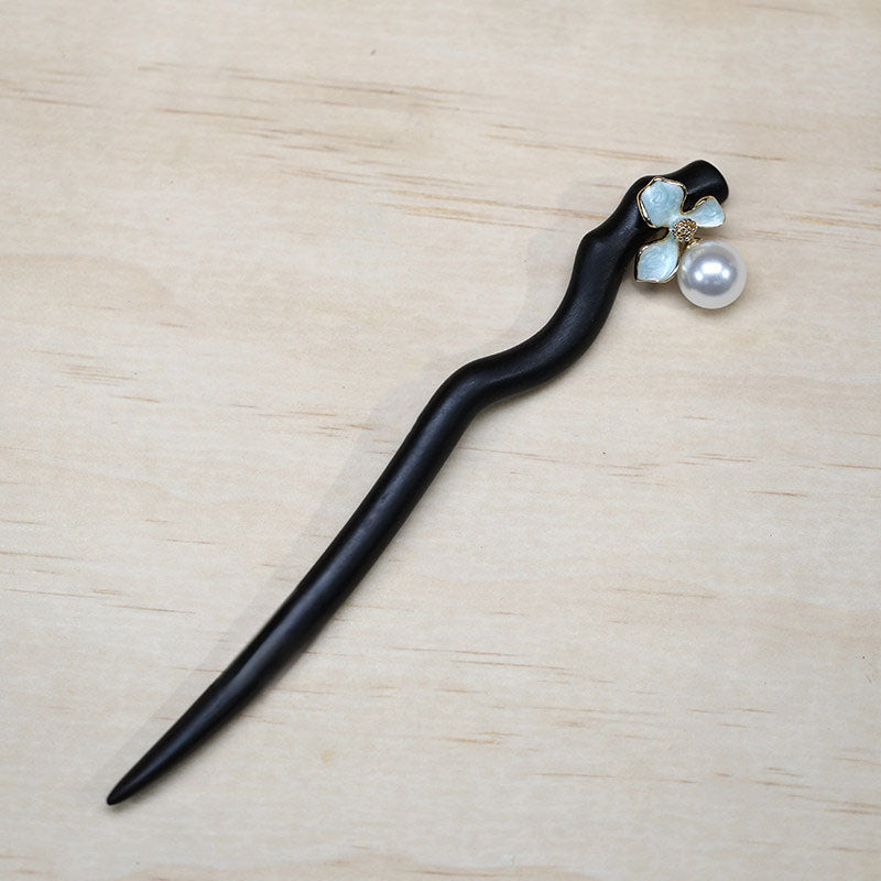 Poised Pearl Hair Stick