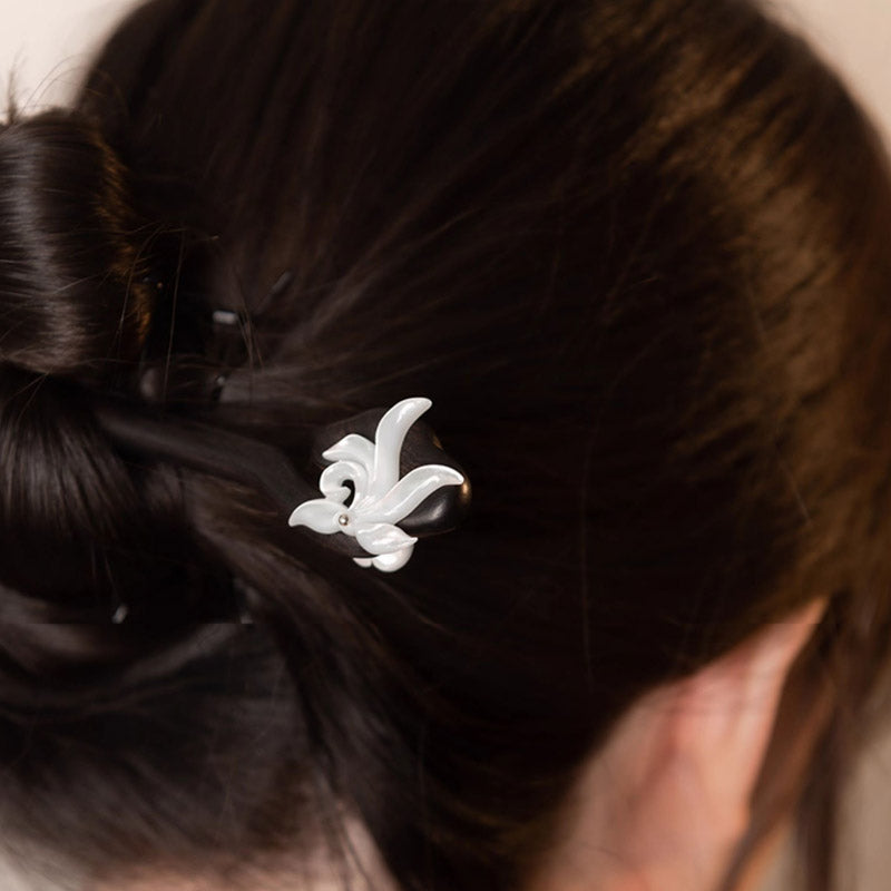 Nacre Petal Hair Stick