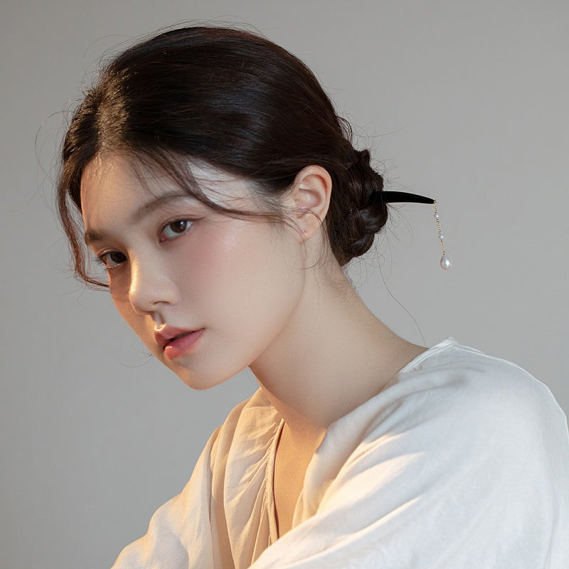 Minimal Pearl Drop Hair Stick