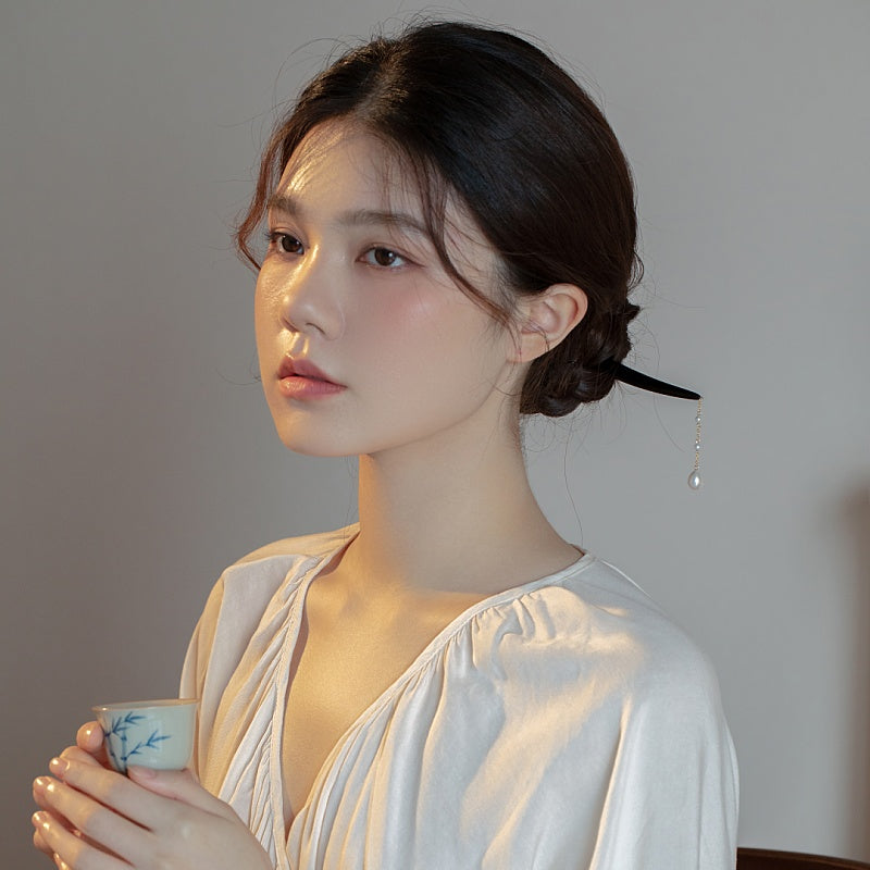 Minimal Pearl Drop Hair Stick