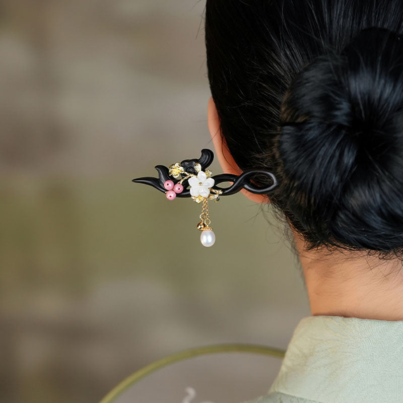 White Blossom Pearl Hair Stick